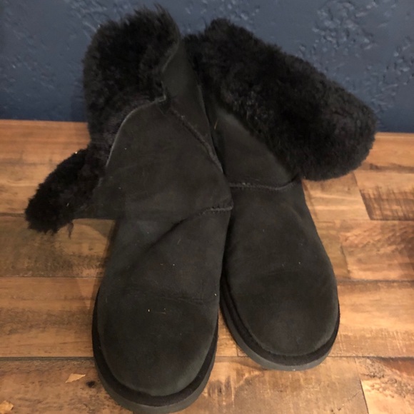 Mini fluff Ugg shearling bootie - Picture 3 of 3